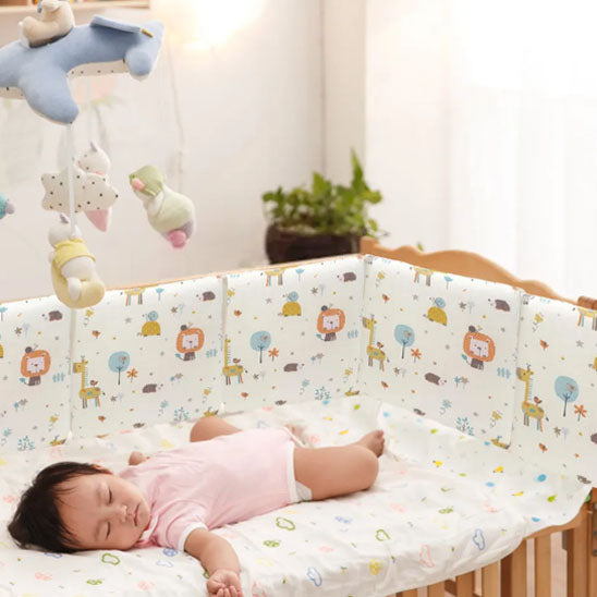 Tour de lit bébé velours installé chambre bébé — Velours Bébé