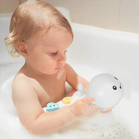 Jouet de bain baleine petites mains bebe design compact
