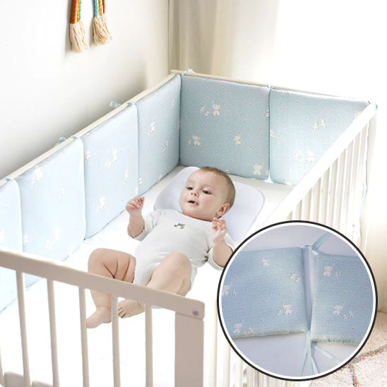 Tour de lit bébé installé dans lit vue de face — Velours Bébé